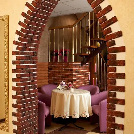 Hottey Hotel 2*